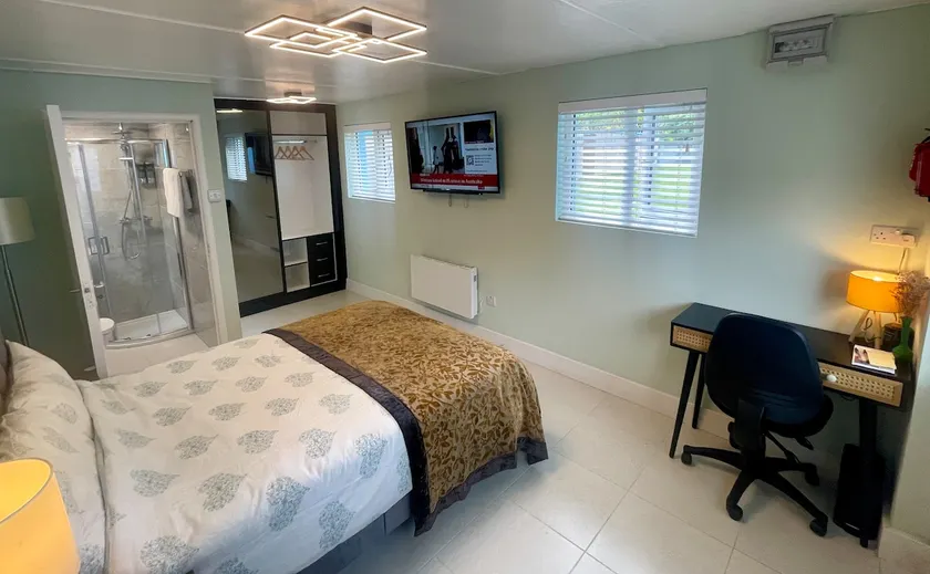 Private Garden Suite | Gated Parking | Workspace - Image 1