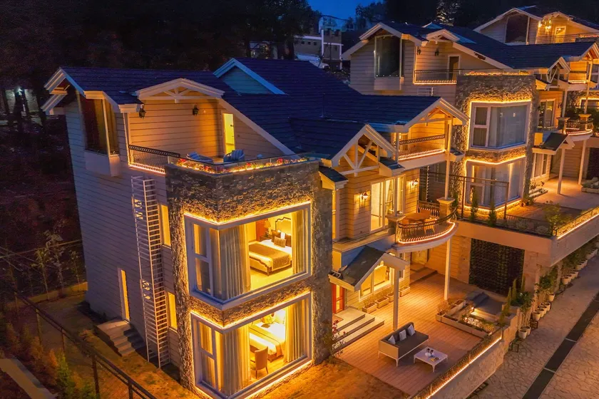 Hilltop Luxury Villa | Jacuzzi, Steam Room & Pool - Image 1