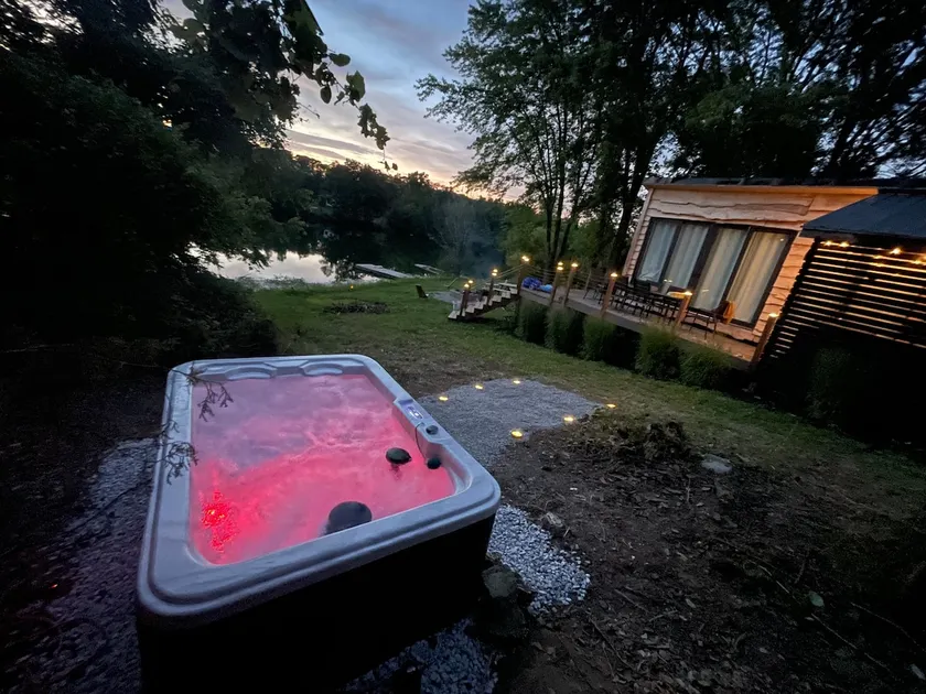 Odessa MO Waterfront Loft + private hot tub - Image 1