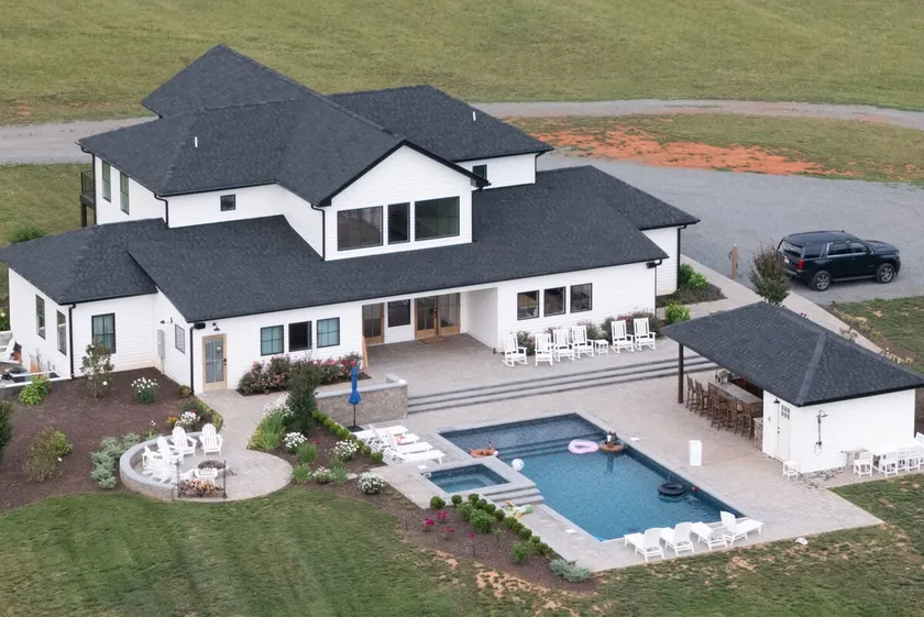 Modern Luxe House Hot Tub 20ppl - Image 1
