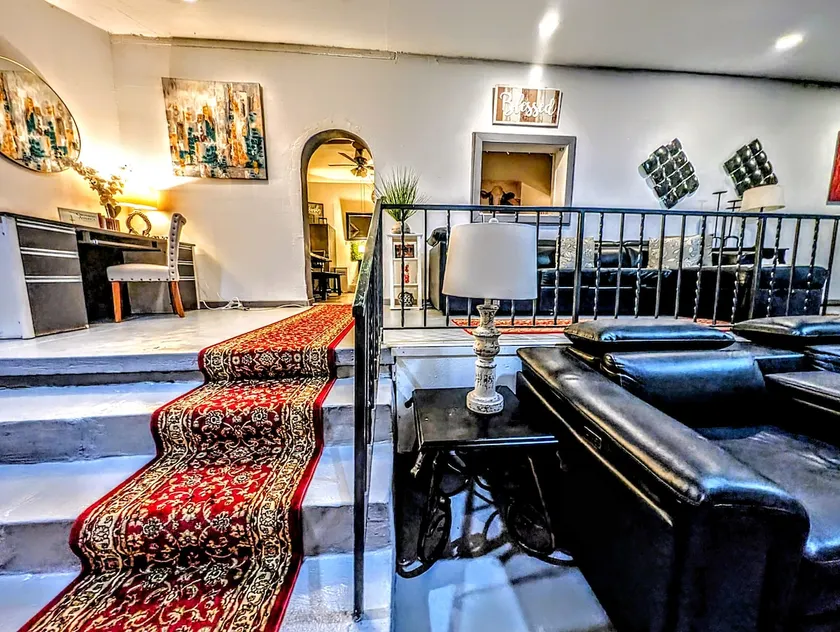 Theater-Inspired Spacious Retreat@ Sweetwater - Image 1