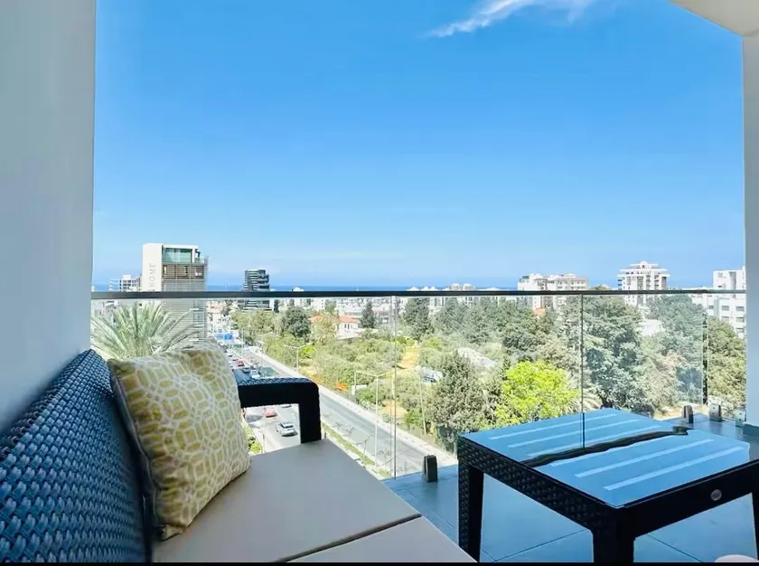 Main road to Girne. Large apartment with views - Image 1