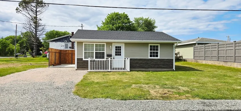 Maxwell House - Entire House on Quiet Street! - Image 1