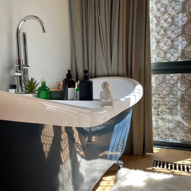Rooftop Retreat | 2BR | Private Parking & Terrace - Image 1