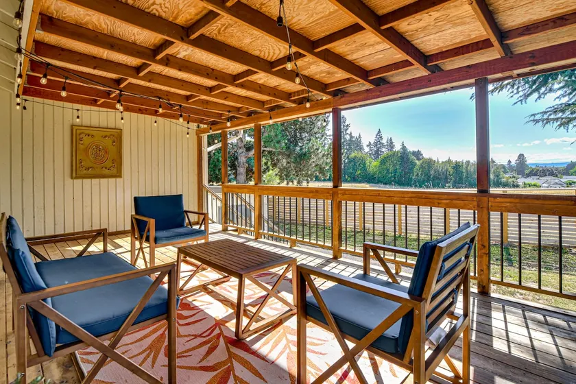6 Mi to Downtown Vancouver: Peaceful Unit w/ Deck - Image 1
