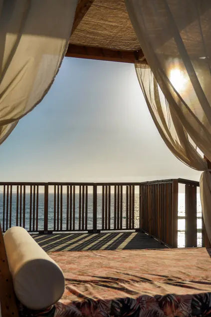 Modern Oceanfront Loft with Pool - Image 1