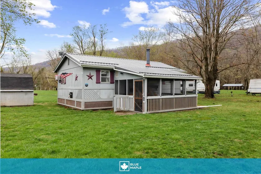 Wood Stove, Fire Pit, Kayaks - 2 Min Walk to River - Image 1