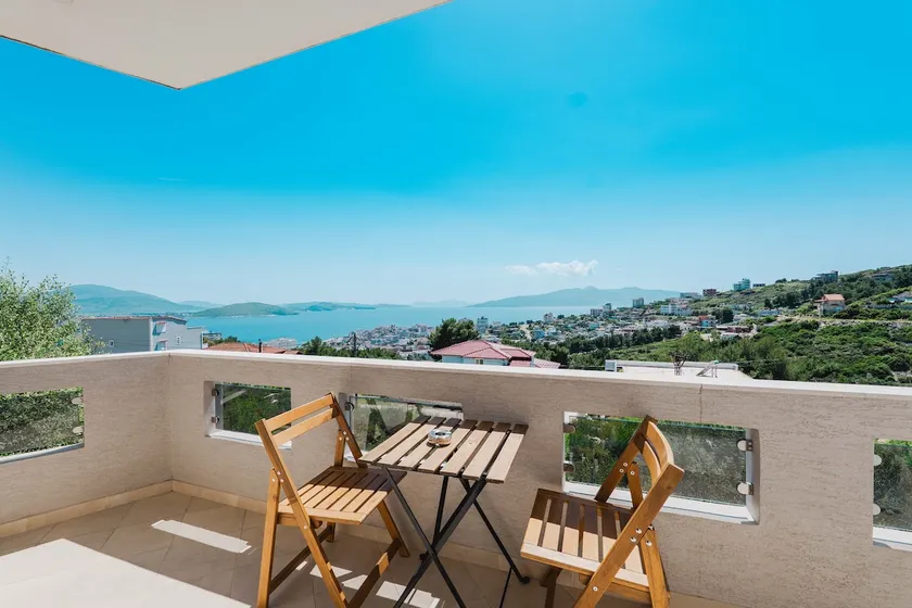 Large double room with sea view - Image 1