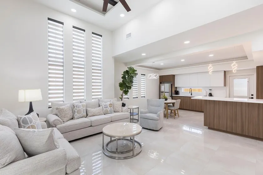 Modern and spacious apartment - Image 1