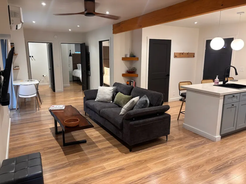 Parkway Grove Deluxe Family Retreat w/ Pvt Hot Tub - Image 1