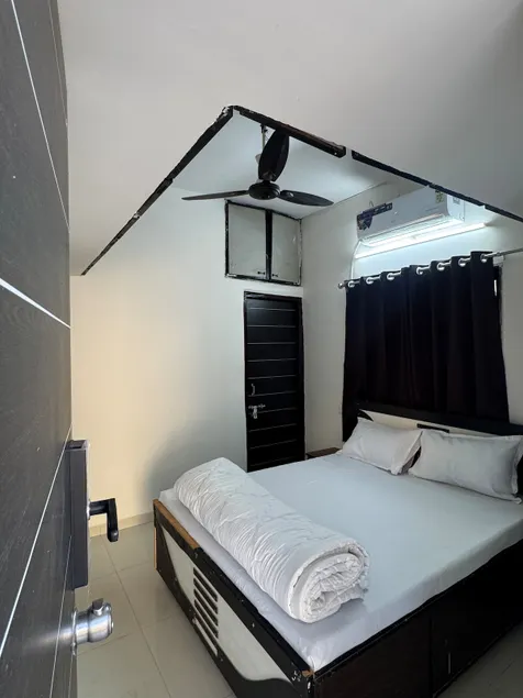 Private Room with Private Entry at Thaltej Metro - Image 1