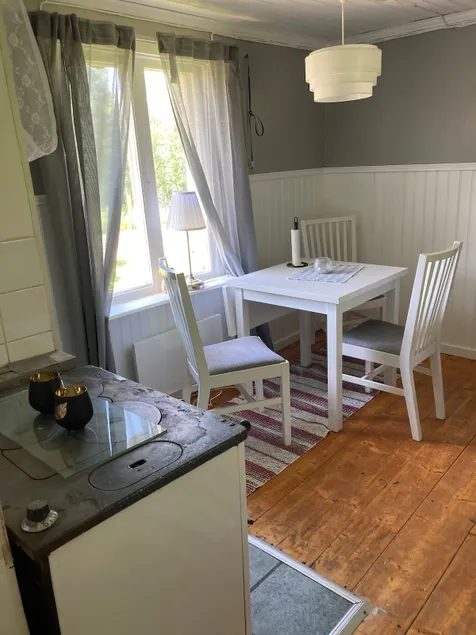 Cozy cottage with two rooms and a kitchen. Includes light breakfast - Image 1