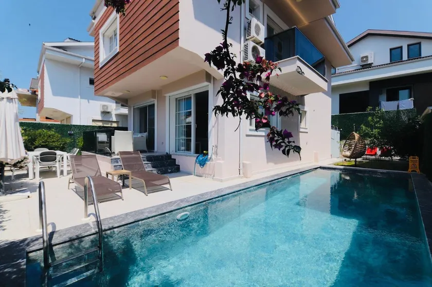Luxurious Villa with Private Pool and Central Location in Fethiye - Image 1