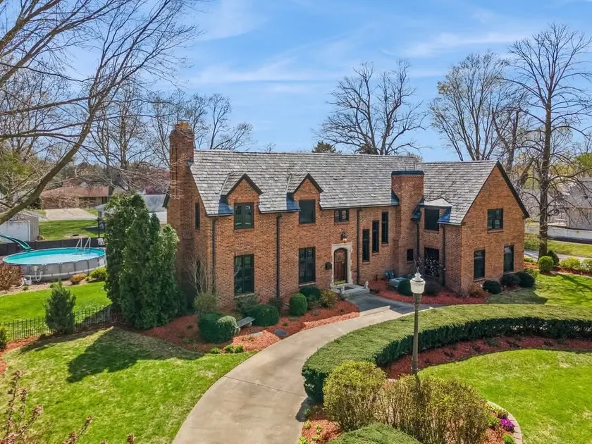 Home w/ Pool/Hot Tub- Knoxville/Pella/DesMoines IA - Image 1