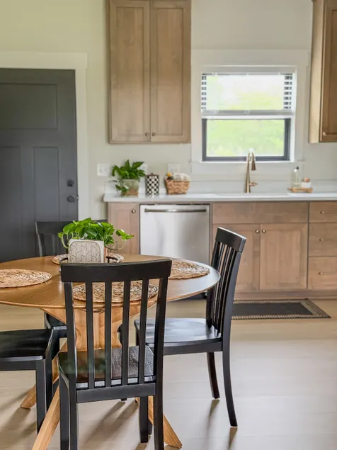 Clean Lines and Simple Comfort - Image 1