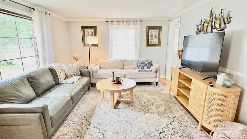 Charming 5-Bedroom Home in Amherst - Image 1