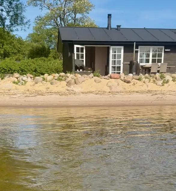 Private sandy beach and sauna - Image 1