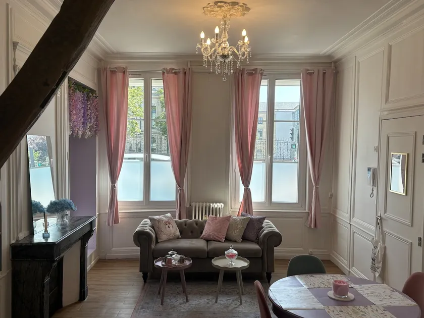 Bridgerton Apartment - Image 1