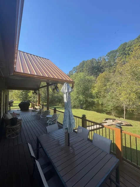 Jazy’s Place on Green River - Image 1