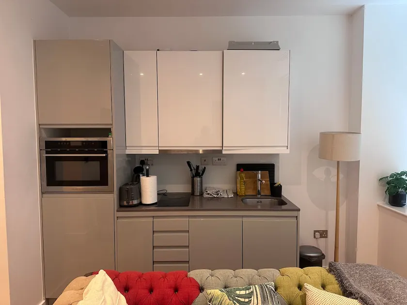 Slough apartment proximity to London & Windsor - Image 1