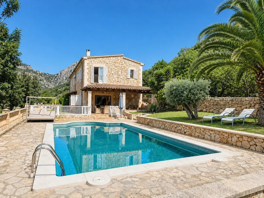 Elegant Stay with Views, BBQ, Pool & Sun Terrace - Image 1