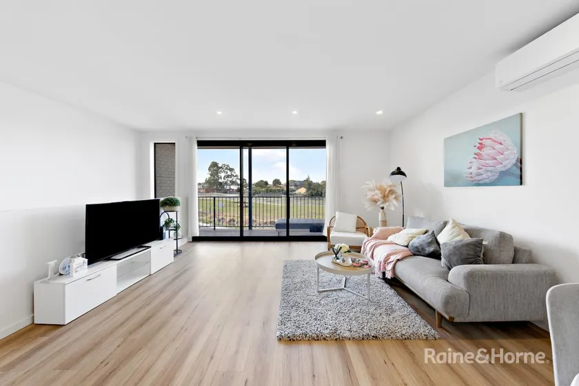 Gorgeous New House - Image 1