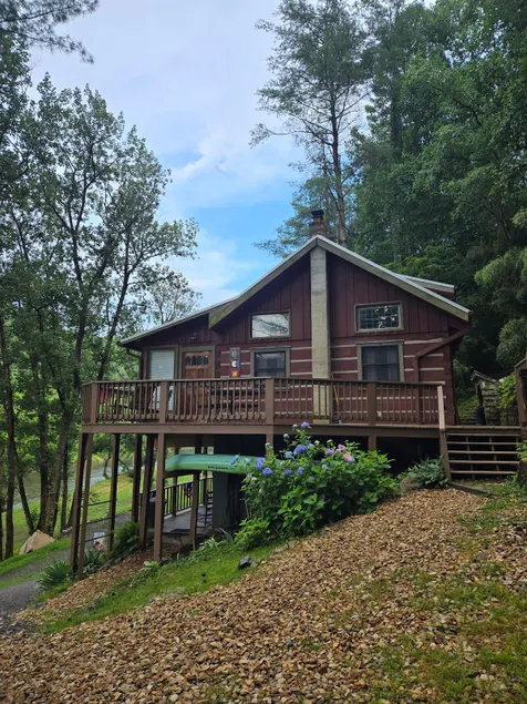 Riverfront Log Cabin w/ Hottub near West Jefferson - Image 1