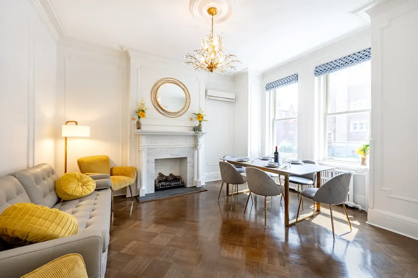 Modern Victorian House facing Westmount Park - Image 1
