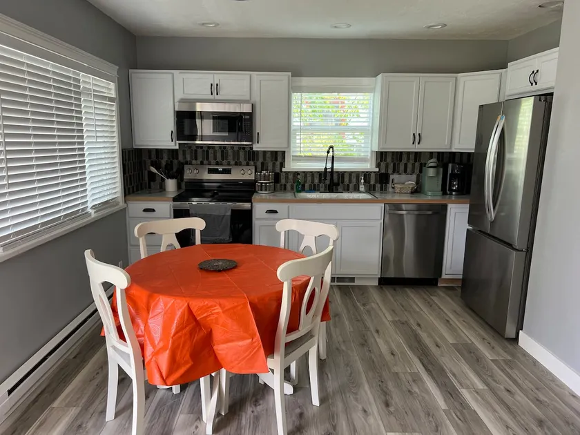 Robert’s house 2 bed/1bath - Image 1