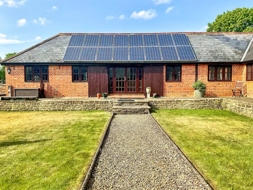 Rowdecroft Farm Byre - Image 1