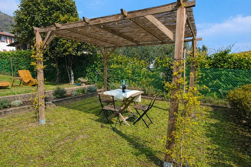 Ines Lake Garden - with private parking & garden - Image 1