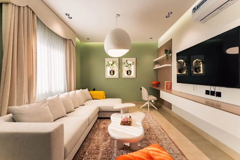 Chic Central Flat with King Bed - Image 1