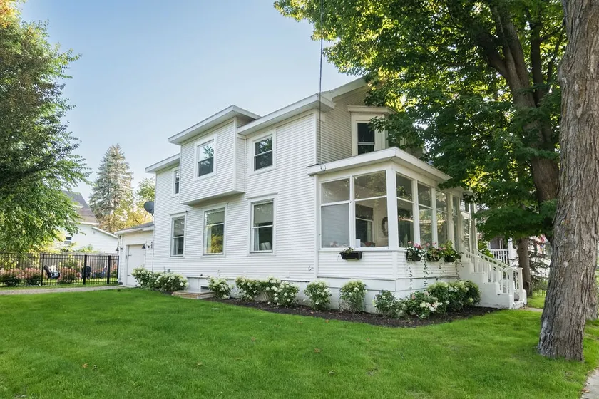 Pearl: Fully Renovated: In Town Charmer: Sleep10 - Image 1
