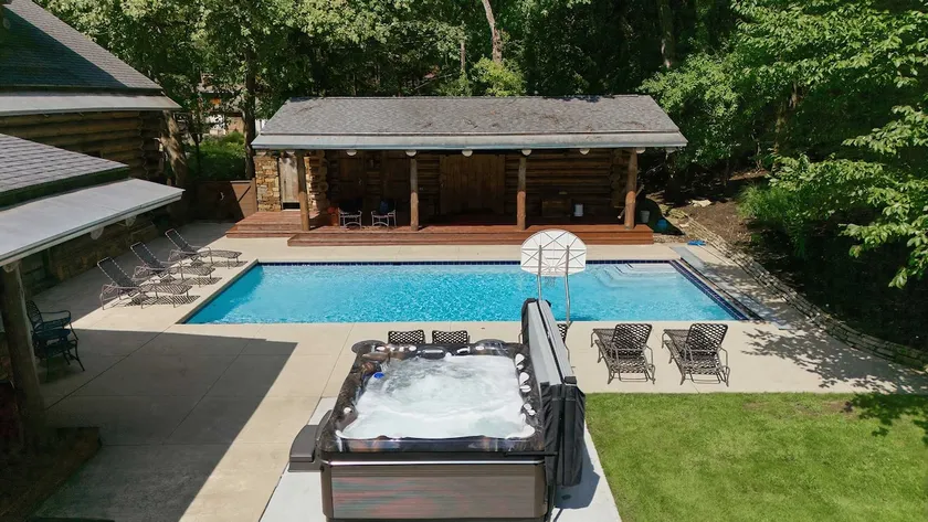 Fun Escape: Pool, Hot Tub, Fire Pit, Pickleball - Image 1