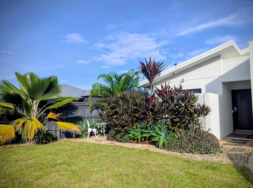 Granny flat, parking, walk to shops & bus stop - Image 1