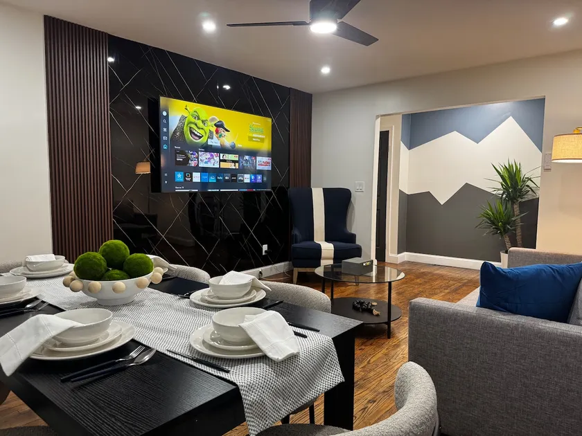 Stylish Blue•Free Parking•WI-FI•Close 2 Southern - Image 1