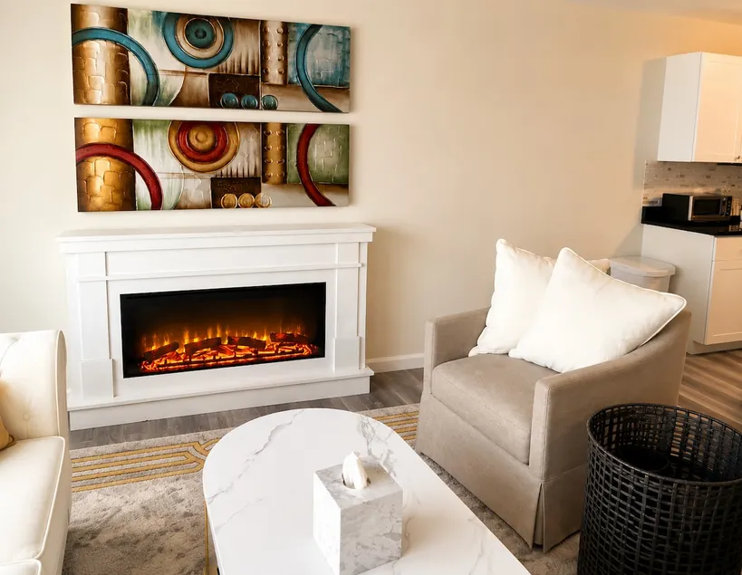 Modern Comfort in a Cozy 3-Bedroom Home - Image 1