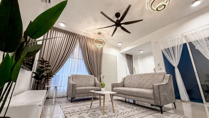 Family-Friendly 4BR Landed Home | 10 Pax | Netflix - Image 1