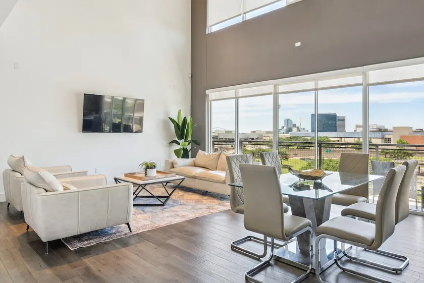 Downtown Dallas Penthouse No 602 - Image 1