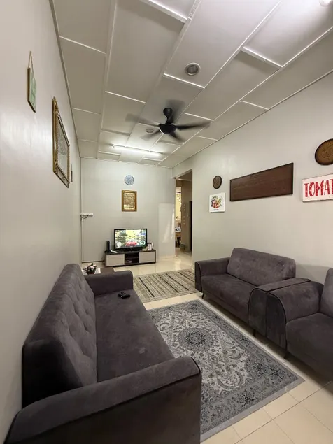 Intan Azalea Homestay - Image 1