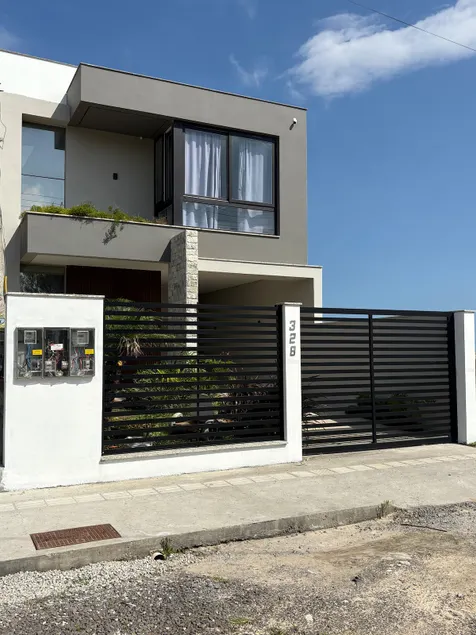 House on the sand - Image 1