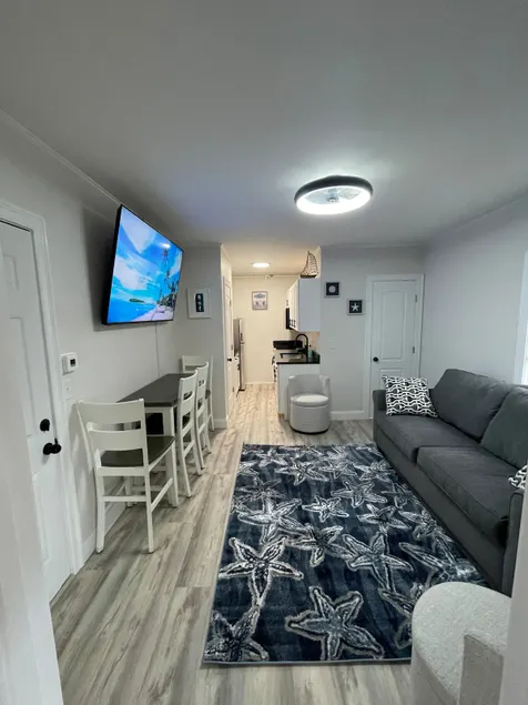 Brand new unit 45 Steps to the beach! Sleeps 4 - Image 1