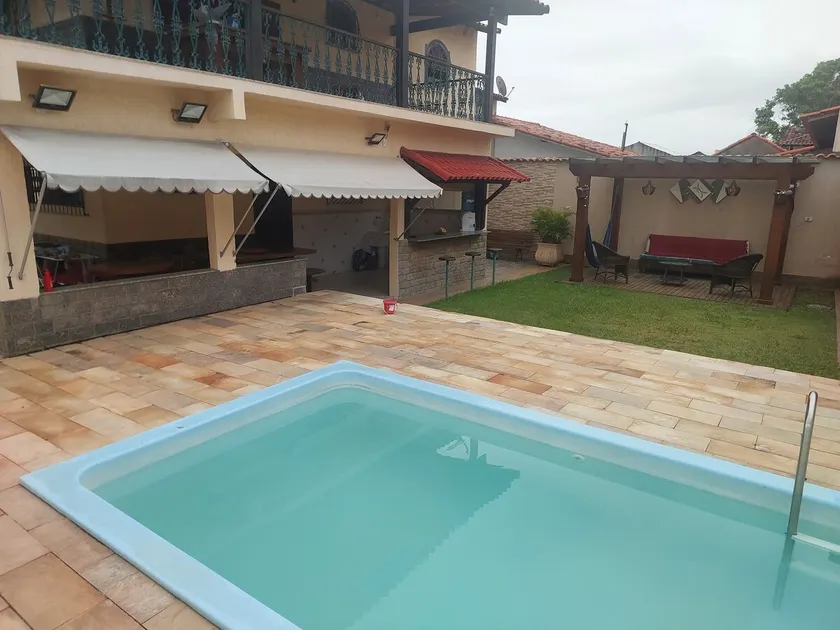 Beach house with 3 en-suites and 1 guest bathroom. - Image 1