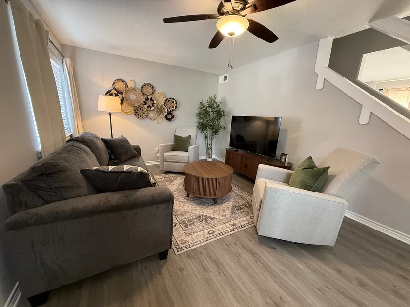 Cozy Townhome- Minutes to Kyle Field - Image 1