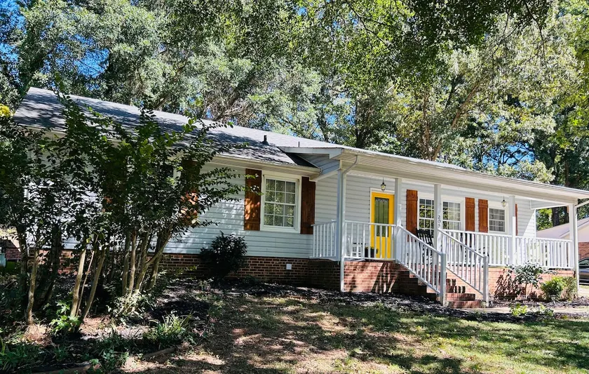 The Cozy Gray House - Image 1