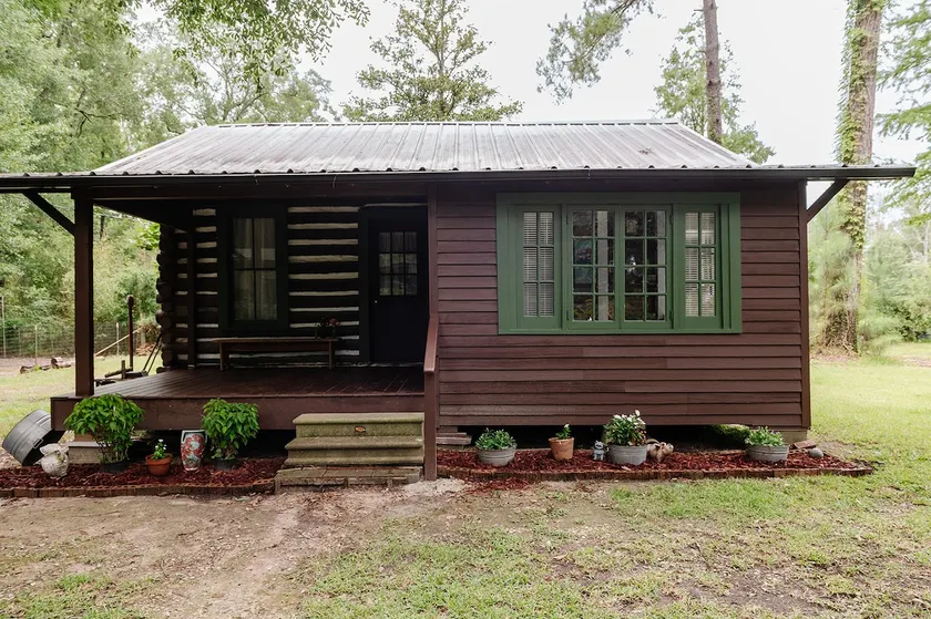Century old Log Cabin in Hammond, Louisiana - Image 1
