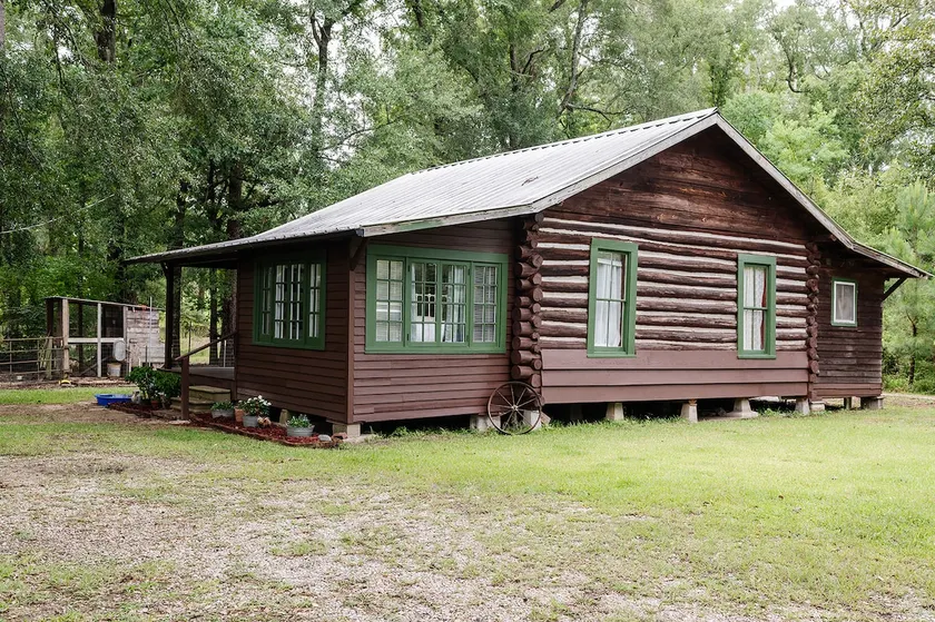 Authentic Log Cabin in Hammond, Louisiana - Image 1
