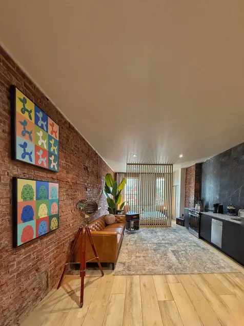 KING Bed • Modern City View Escape • Free Parking - Image 1