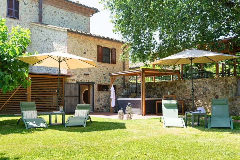 Tuscan House with Private Jacuzzi in Chianti - Image 1