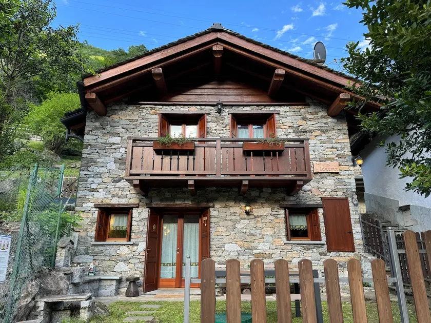 Romantic and panoramic chalet - 8 min from Chiavenna - Image 1